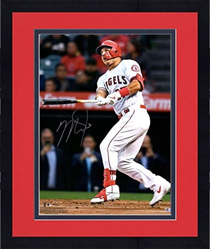 Çerçeveli Mike Trout Los Angeles Angels İmzalı 16 x 20 İsabet Fotoğrafı - İmzalı MLB Fotoğrafları